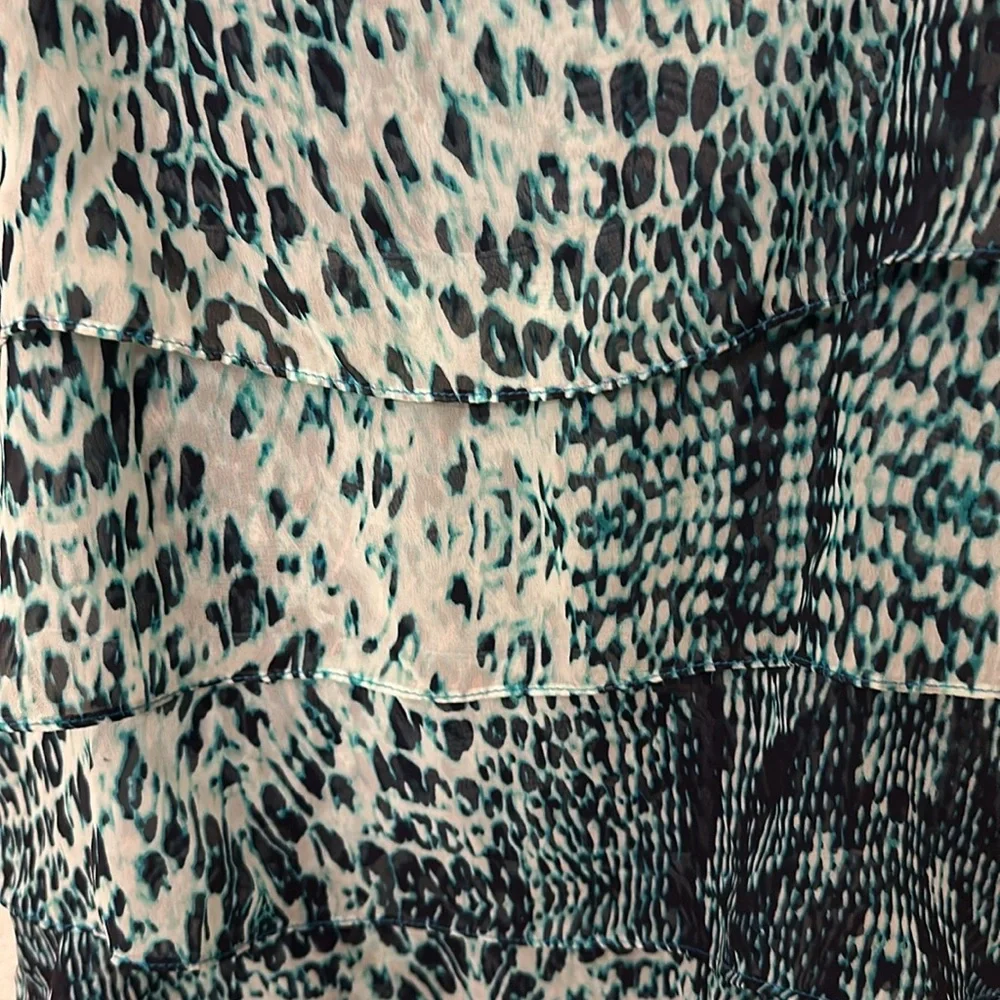 New York & company tier animal print top - Picture 4 of 8